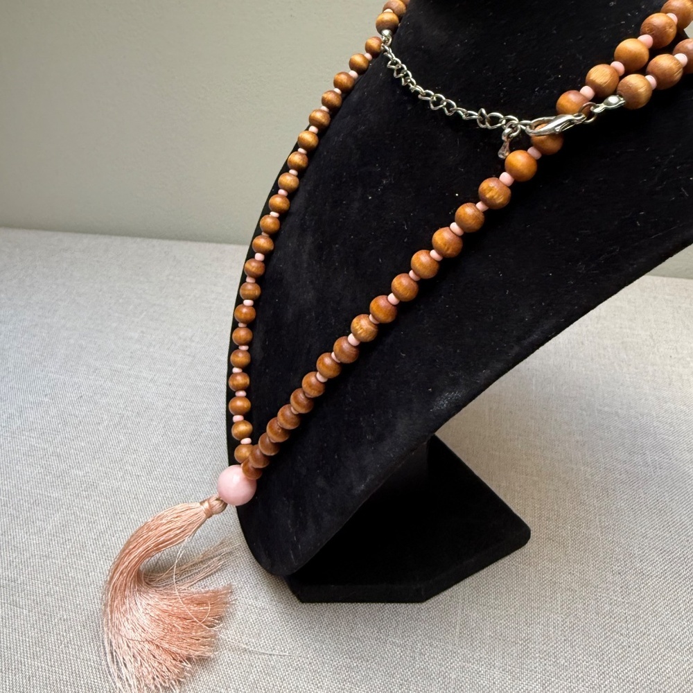 Natural Sandalwood and Tassel Malla Bead Necklace - Picture 7 of 8